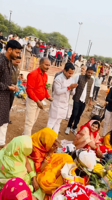 आज संतोषी माता मंदिर परिसर पहुंचकर छठ व्रतियों को पावन पर्व छठ पूजा की बधाई और शुभकामनाएं दी
#छठ_महापर्व #chathpuja2023