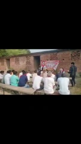 आज दिनांक 21 नवंबर #कुम्हार #आंदोलन_मंच के #राष्ट्रीय_अध्यक्ष माननीय #राम_गोविंद_प्रजापति जी, की अध्यक्षता मे, ग्राम #बेनीपुर जनपद-: वाराणसी मे #आयोजित #कुम्हार_आंदोलन_मंच के कार्यकर्त्ता बैठक मे बतौर #मुख्य,अतिथि के रूप में सम्मिलित होकर
