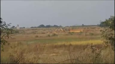 ଲଖନପୁର: କୁମ୍ଭାରବନ୍ଧ ଠାରେ ବେନିୟମ ଭାବେ ମୋରମ ଚୋରା ଚାଲାଣ ନେଇ ତହସିଲଦାରଙ୍କ ଠାରେ ଅଭିଯୋଗ