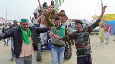 गढ़ गंगा के मेले में किसानों की मस्ती के पल।
#शेरे_ए_हरियाणा_रविआजाद
