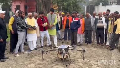 #खेतो में #कीटनाशक का #छिड़काव करने वाले #ड्रोन के #तरकुलवा में ट्रायल के दौरान #सांसद रमापति राम त्रिपाठी उपस्थित रहे।