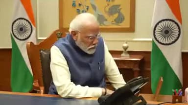 #टनल में फसे मजदूरों से बात करते हुए एक वीडियो मोदी जी का वायरल हो रहा है और क्या कैसे टनल में रहे मजदूरों का हाल जाना
