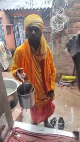pakhandi hindu baba ghum rahe hai bhikcha mangne hindu dharam bharast karne #newslive @newsnow18