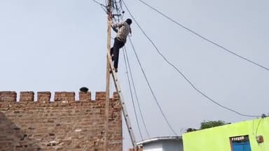 पलेरा: वि. वि. क्रेंद्र पलेरा अंतर्गत पलेरा शहर में विद्युत बकायादारों के कनेक्सन विच्छेदन की कार्यवाही की जा रही है। #mpeb