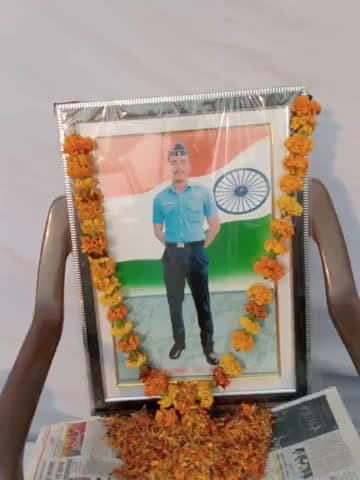 सड़क हादसे में नेवी के सैनिक (24 वर्षीय) यत्नम दुखद निधन, गांव जुआ (सोनीपत) परिवार को दुःख सहने की शक्ति दे भगवान । 🙏🙏
#शहीद #जयहिंद_सेना #नवीन_जयहिंद #सोनीपत #हरियाणा