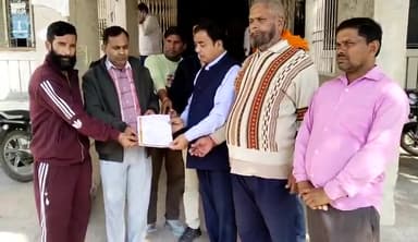 हिन्द मजदूर सभा के प्रदेश अध्यक्ष v #एकम sanatan भारत दल के संरक्षक ₹वेद प्रकाश विद्यार्थी जी को धमकी के विरोध में ज्ञापन