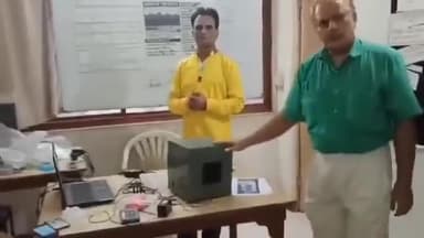 देखिए , और सोचिए
कैसे करें भरोसा EVM पर
यह बिल्कुल भी विश्वसनीय नहीं है
मोदी की जीत जनता की नहीं ईवीएम की देन है
#banevm #jobaathai