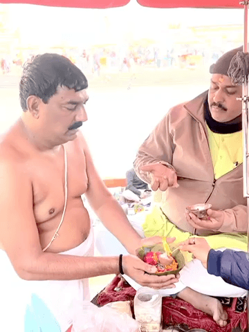 हर की पौड़ी मे माँ गंगा स्नान एवं पूजन।
गंगा मईया सभी की मनोकामना पूर्ण करें।
#हरहरगंगे 
#हरिद्वार
#उत्तराखंड