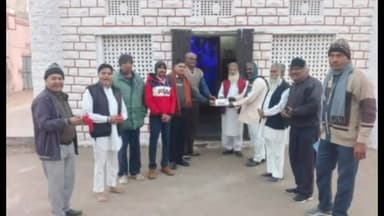 नोखा: श्रीराम मंदिर प्राण-प्रतिष्ठा के लिए नोखा में घर-घर वितरित किए जा रहे अक्षत