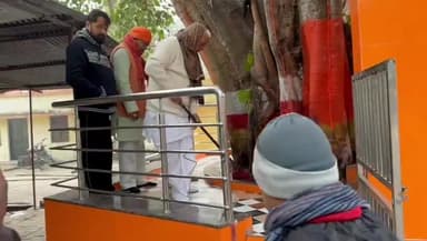 #सांसद डा.रमापति राम त्रिपाठी ने #स्वच्छ #तीर्थ #अभियान के तहत #जिला #पंचायत #हनुमानजी #मन्दिर पर #साफ-सफाई किया।