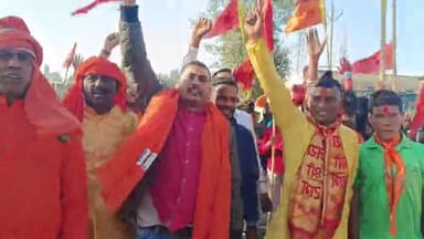 श्री राम शोभा यात्रा ग्राम धनहारा, भरेचनगर में केंद्रीय महासचिव श्री तिवारी महतो जी के साथ शामिल हुए। #शोभायात्रा
#Ram