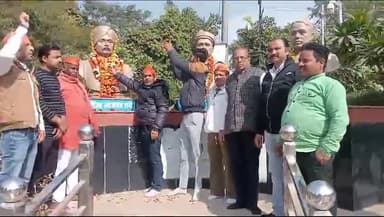 #हिन्दू_महासभा जिला #ग्वालियर मध्य प्रदेश के द्वारा आज दिनांक 28 जनवरी को लाल बाल पाल प्रतिमा स्थल फूलबाग पर हिन्दू महासभा के प्रदेश महामंत्री श्री विनोद जोशी जी के निर्देशन में भारत भक्त लाला लाजपत राय की 159 वीं जयंती पर माल्यार्पण की
