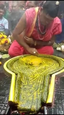 शिवेन वचसा त्वा गिरिशाच्छा व्वदामसि !
यथा नः सर्वमिज्जगद यक्ष्मङ्गं सुमनः असत् !!
#ऊँ_नमः_शिवाय 🙏🏻🚩
#द्वादश_ज्योतिर्लिंग 🙏🏻🚩 बुधवार ०७ फरवरी २०२४