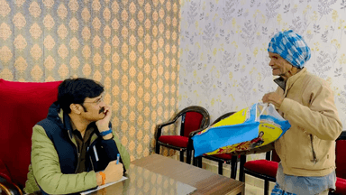 जब एक बुजुर्ग ने मुझसे क़ब्बल और स्वेटर माँगा #anirudhasingh