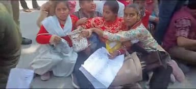 उप्र बीजेपी कार्यालय पर 69000 सहायक शिक्षक अभ्यर्थियों का फिर प्रदर्शन।
युवा अधिकार मांग रहा है, भीख नहीं...#योगी_जी_6800_ कुछ दिव्यांग सड़कों पर धूल फांक रहे मा0 @myogiadityanath जी महाराज उनके साथ अन्याय क्यों, #69k आरक्षण घोटाले को ठी