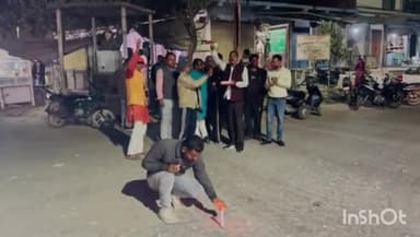 #सलेमपुर लोकसभा से #तीसरी बार #भाजपा #प्रत्याशी रविन्द्र कुशवाहा को बनाये जाने पर फूटे #पटाखे,बटी #मिठाई।