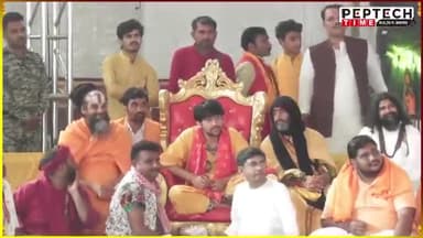 बूदौर:- 🚩 बागेश्वर धाम में बुंदेलखंड के कॉमेडी स्टार कक्कू की जो सभी सनातन धर्म बावलंबियों के चेहरे पर बुंदेलखंडी शब्दों से खुशी का माहौल और गुरुदेव के मुखारविंद से उनकी तारीफ#bageshwardhambalaji