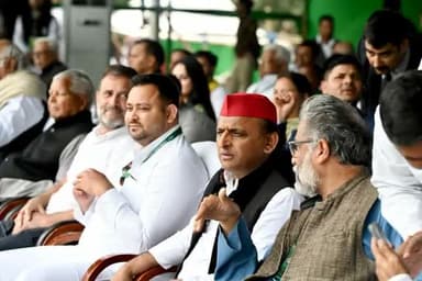 जब जोशीले #नौजवान मिल जाते हैं
तो बड़े-बड़े #तख़्त हिल जाते हैं!
#जनविश्वास_महारैली_पटना
#अखिलेश_यादव