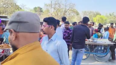 कुशीनगर के दुदही टैक्सी स्टैंड भगवान शिव मन्दिर पर श्रद्धालुओं द्वारा जलाभिषेक। #kushinagar_news #upnews