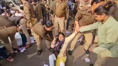 यूपी : रोजगार ही रोजगार बम्पर रोजगार। महिला सम्मान 🙏👇
#69000शिक्षकभर्ती_OBC_SC_आरक्षण_घोटाला
#6800_की_नियुक्ति_कब_तक