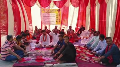 16 सूत्री मांगों को लेकर हवेली खड़गपुर नगर परिषद में आज से उपमुख पार्षद सहित 5 वार्ड पार्षद भूख हड़ताल पर आज से बैठ गए हैं अब बाकी वार्ड पार्षद उनके समर्थन में बैठे हुए हैं । #viralreel #samratchoudhary #BJPBihar #kharagpur #munger