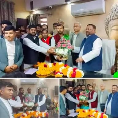 कल 8 मार्च लखनऊ.... में  पूर्व #कैबिनेट_मंत्री_माननीय #स्वामी_प्रसाद_मौर्या जी को, #बुके देकर #शिस्टाचार #मुलाक़ात... करते हुए।
    #बृजेश_प्रजापति
(#प्रदेश_सचिव) INC