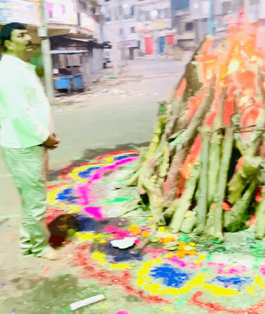 आपके समस्त दुख एवं नकारात्मकता होलिका की अग्नि में समाहित हो और सभी का जीवन सुख, समृद्धि, सफलता और संपन्नता के प्रकाश से आलोकित हो। #HolikaDahan2024