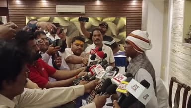 प्रयागराज: भू माफिया विधायक पूजा पाल दलित की जमीन जबरन कब्जा कर रही है सरकारी गानर गार्ड लेकर
@pratikbhan.aajtak #amarujala #dainik