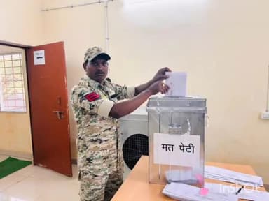 गीदम: पोस्टल बैलेट सुविधा केंद्र कारली में पोस्टल बैलेट के माध्यम से 36 सुरक्षाबलों ने किया मतदान