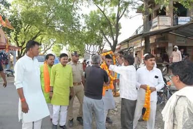 देश की विरासत और विकास के पथ पर निरंतर अग्रसर यशस्वी प्रधानमंत्री श्री Narendra Modi जी के संकल्पित #अबकी_बार_400_पार की लक्ष्य प्राप्ति में लोकसभा कौशाम्बी का जन-जन पूर्णतया तैयार है।
आज प्रचार प्रसार के दौरान करैनी में जनता से मिले असीम