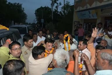 देश की विरासत और विकास के पथ पर निरंतर अग्रसर यशस्वी प्रधानमंत्री श्री Narendra Modi जी के संकल्पित #अबकी_बार_400_पार की लक्ष्य प्राप्ति में लोकसभा कौशाम्बी का जन-जन पूर्णतया तैयार है।
आज प्रचार प्रसार के दौरान रामनगर चौराहा पर जनता के