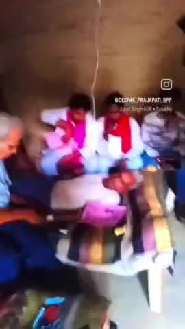 आज क्षेत्र में भ्रमण के दौरान सूचना प्राप्त हुआ मेरे #बाबा_जी के अचानक तबीयत खराब होने के उपरांत गांव पहुंचकर कुशलक्षेम की जानकारी प्राप्त की व स्वास्थ्य कर्मियों को निर्देशित किया साथ में
भागीदारी पार्टी के #लोकसभा 52 प्रयागराज प्रत्याशी