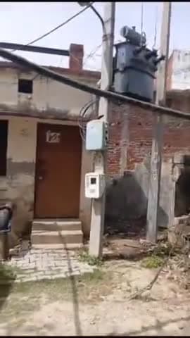 कासिमाबाद: बहादुरगंज के ईदगाह मोहल्ले में पेयजल आपूर्ति के लिए लगी मोटर जलने से बूंद बूंद पानी के लिए परेशान लोग