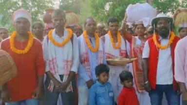 दुलमी : दुलमी प्रखंड अंतर्गत गोडातु गांव में आज सरहुल महापर्व महोत्सव पूजा बड़ी धूमधाम से मनाया गया... #सरहुल