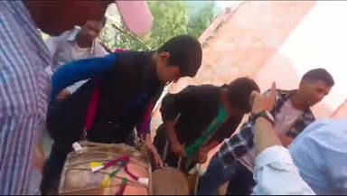 सुन्दर ढोल दमाऊ की थाप
Saadi me dhol-Damau