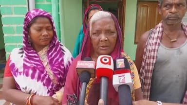 ବାସୁଦେବପୁର: ଜୟପୁର ଗାଁରେ ରାସ୍ତା ନଥିବାରୁ ବିଡ଼ିଓଙ୍କ ଭେଟି ଦାବିପତ୍ର ଦେବା ସହ ଭୋଟ ନଦେବାକୁ ଚେତାବନୀ ଦେଲେ ଗାଁଲୋକ