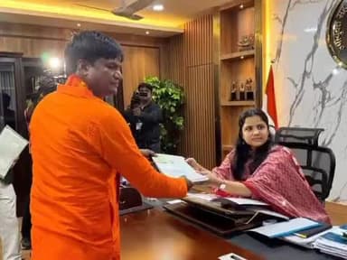 झारखण्ड #भाजपा प्रदेश अध्यक्ष श्री #बाबूलाल_मरांडी जी की उपस्थिति में धनबाद लोकसभा से भाजपा प्रत्याशी #श्री ढुल्लू_महतो जी ने अपना नामांकन दाखिल किया।
इस अवसर पर सांसद श्री #पशुपतिनाथ_सिंह जी और विधायक श्री #राज_सिन्हा जी भी मौजूद रहे।