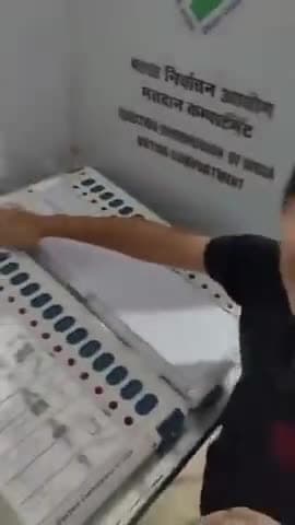 लोकतंत्र से मजाक 🤨😡😡
जिला पंचायत सदस्य विनय मेहर का वीडियो सोशल मीडिया में हुआ वायरल।
#bjpfailsindia