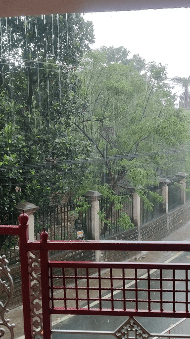 रांची अपने पुराने चीर-परिचित तेवर में -- बैसाख के महीने में अलमस्त बारिस......🌥️⛈️☔🌝
#रांची #ranchi #rain #बारिस #मौसम #whethear