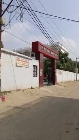 #prayagraj में केपी झलवा के पास इतनी खराब रोड है यहा के लोगो को आने जाने में दिक्कतों का सामना करना पढ़ता #news18 #virał