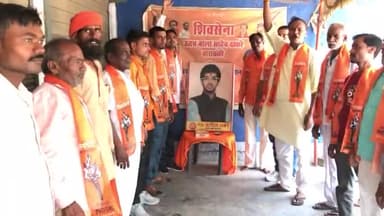 युवासेना राष्ट्रीय प्रमुख श्री आदित्य ठाकरे का जन्म दिवस मनाते हुए शिवसैनिक
#शिवसेना यूबीटी #बाराबंकी