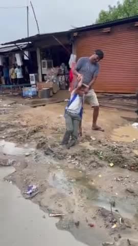 इंदरगढ़ में वार्ड क्र 5 में बरसात के बाद के हालत... स्कूल तक मुश्किल से पहुंच पा रहे बच्चे...#विकाश #इंदरगढ़