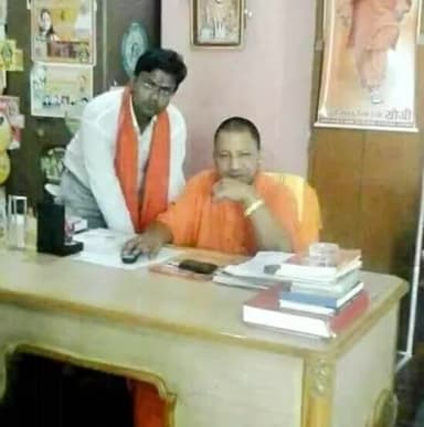 गुरुर्ब्रह्मा गुरुर्विष्णुः गुरुर्देवो महेश्वरः
गुरुः साक्षात् परब्रह्म तस्मै श्री गुरवे नमः
#ॐ_श्री_गुरु_देवाय_नमः
आप सभी को गुरु पूर्णिमा की हार्दिक बधाई एवं शुभकामनाएं!
MYogiAdityanath