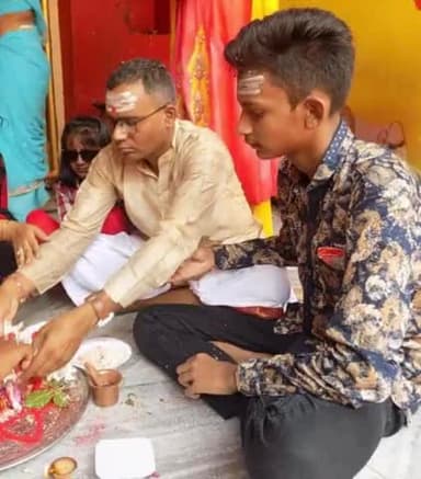 हर हर #महादेव 🙏
#श्रावण मास के प्रथम #सोमवार की आपको, आपके परिजनों और आपके मित्र संबंधियों को हार्दिक #बधाई एवं #शुभकामनाएँ💐
#भगवान #भोलेनाथ की कृपा सब पर सदैव बनी रहे 🍁
ॐ त्र्यम्बकं यजामहे सुगन्धिं पुष्टिवर्धनम्।