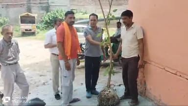 एक पौधा मां के नाम कार्यक्रम के निमित्त हसनपुर वि.हिं.प नगर अध्यक्ष मोहित अग्रवाल ने अपने जन्मदिन के पर किया वृक्षारोपण। 
#MohitAgarwalBjp