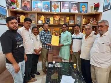 मण्डी धनौरा विधानसभा 39 के लोकप्रिय माननीय #विधायक आदरणीय श्रीमान Rajeev Tarara जी से मिलकर #राष्ट्रीय_स्वच्छ_गंगा_मिशन Namami Gange Ministry of Jal Shakti, Department of Water Resources, RD & GR की नमामि गंगे पत्रिका का #35वा संस्करण भेट
