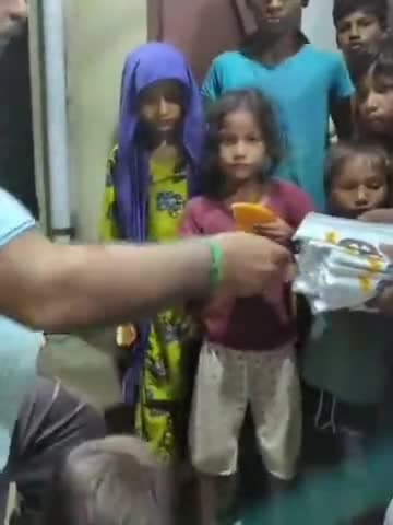 दान में आत्मसंतुष्टि...
👉 8500 लोगों को कपड़े दान
#trendingreels #social
#SOCIALHELP #teachers
#द_इमर्जिंग_इंडिया_फाउंडेशन
#हिमांशु