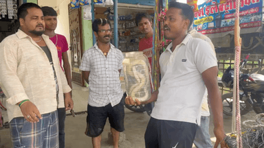 आज हृदयनगर पंचायत में रूपक गुप्ता जी के बाथरूम में जहरिली साबुन की सुचना मिलती ही हमलोग वाहा पहुचे और सांप सलामत पकरा गया #Dhiraj Ranjan Pradesh Sachiv