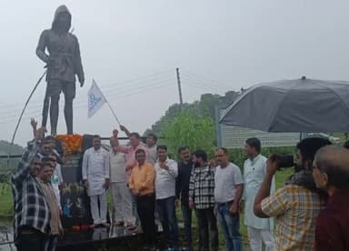 आज विश्व आदिवासी दिवस के अवसर पर पातालपानी महु स्थित जननायक टंट्या मामा की प्रतिमा पर कांग्रेस ने माल्यार्पण किया l #adiwasi_diwas #विश्व_आदिवासी_दिवस #जोहार🏹
#tantiyamama #टंट्या मामा #indore #dhar #ADVPuneetSharma209