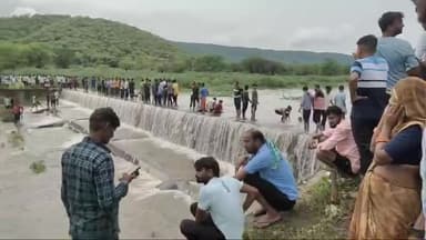 #टहला : सरिस्का क्षेत्र में लगातार तेज बारिश का दोर, एनिकट तालाब नदियां उफान पर टहला के मानसरोवर बांध की चादर चली
